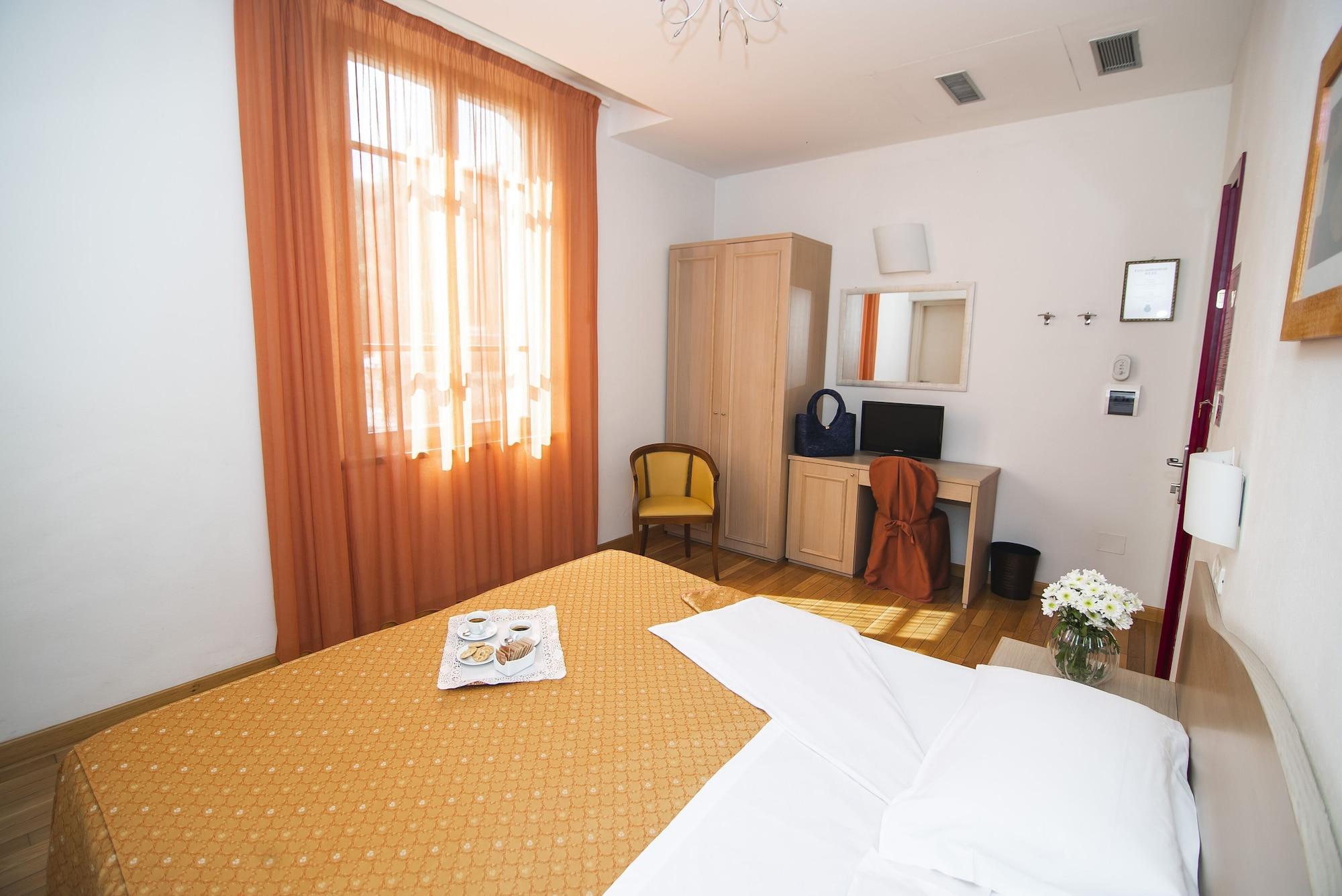 Hotel La Colonna Сиена Экстерьер фото