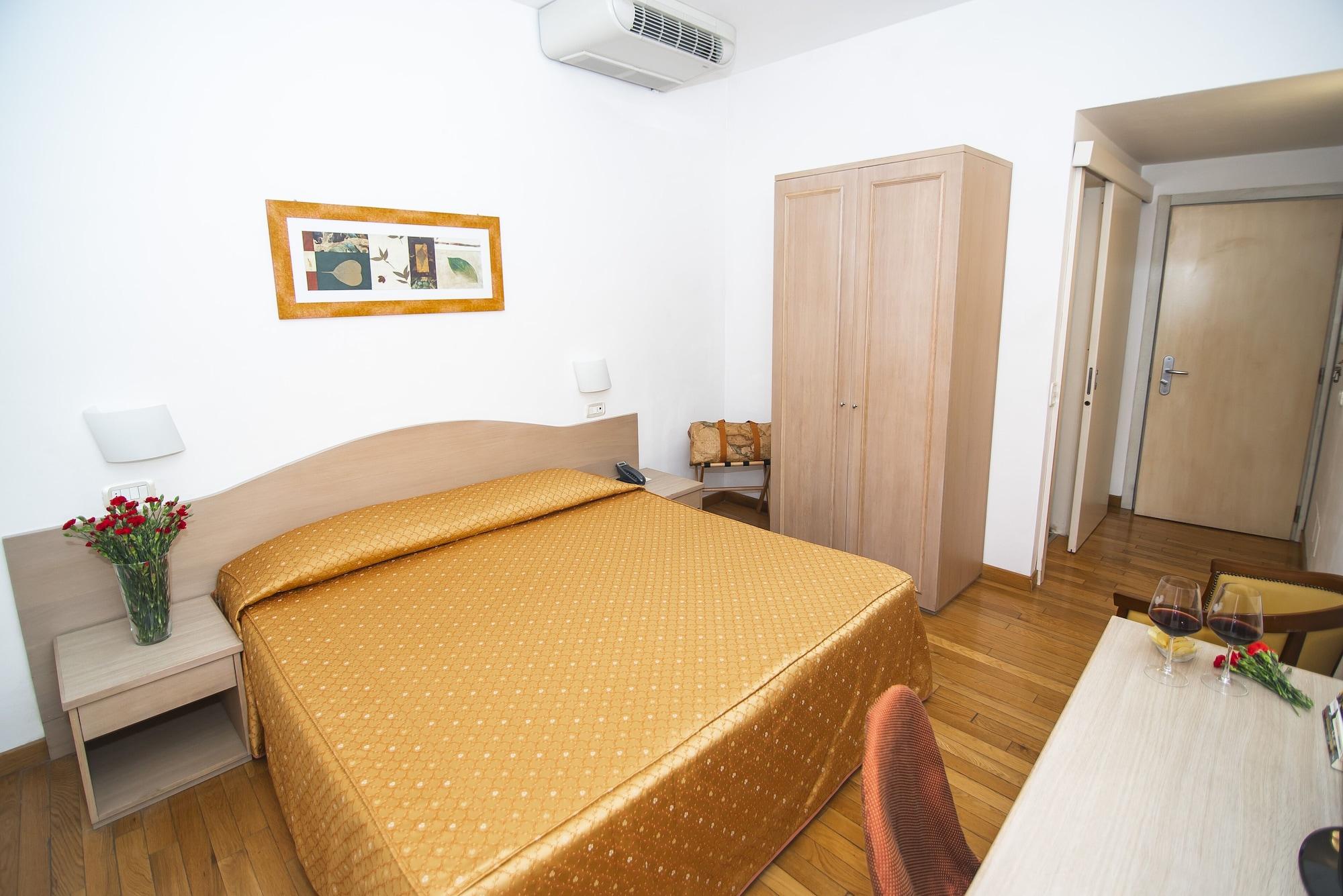 Hotel La Colonna Сиена Экстерьер фото